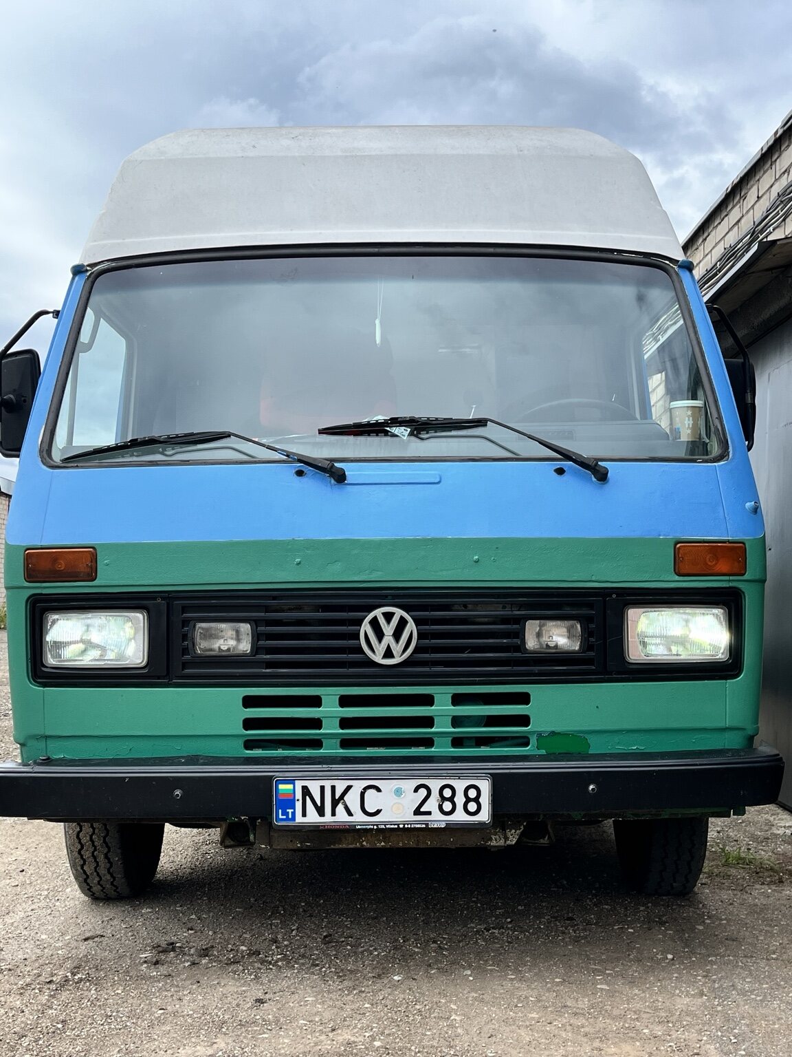VW LT с новыми яркими лампами